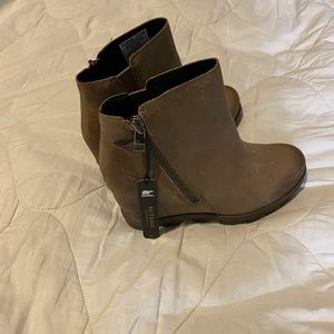 Boots size 6